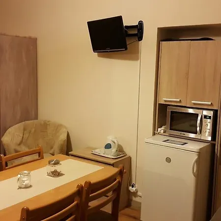 ホームステイ Goscinne Kacper Blisko Gondoli-sauna-jacuzzi-grill-klimatyzacja シュチルク